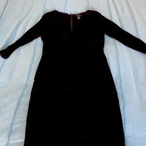 White House Instantly Slimming Sheath Dress